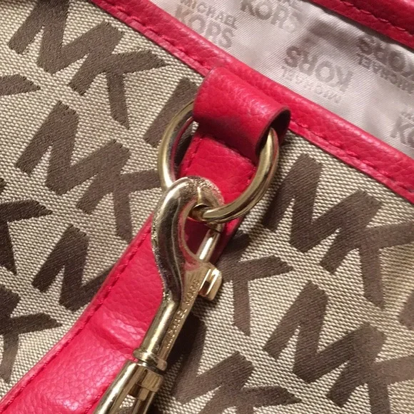 Michael Kors Cream and Red Tote with Elegant Design - Picture 4 of 16